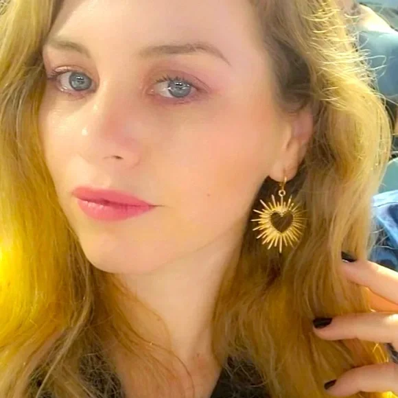 [GOLD]✨⭐️Starshine⭐️✨ Heart Glamour Dangle Drop Statement Earrings - Picture 9 of 13